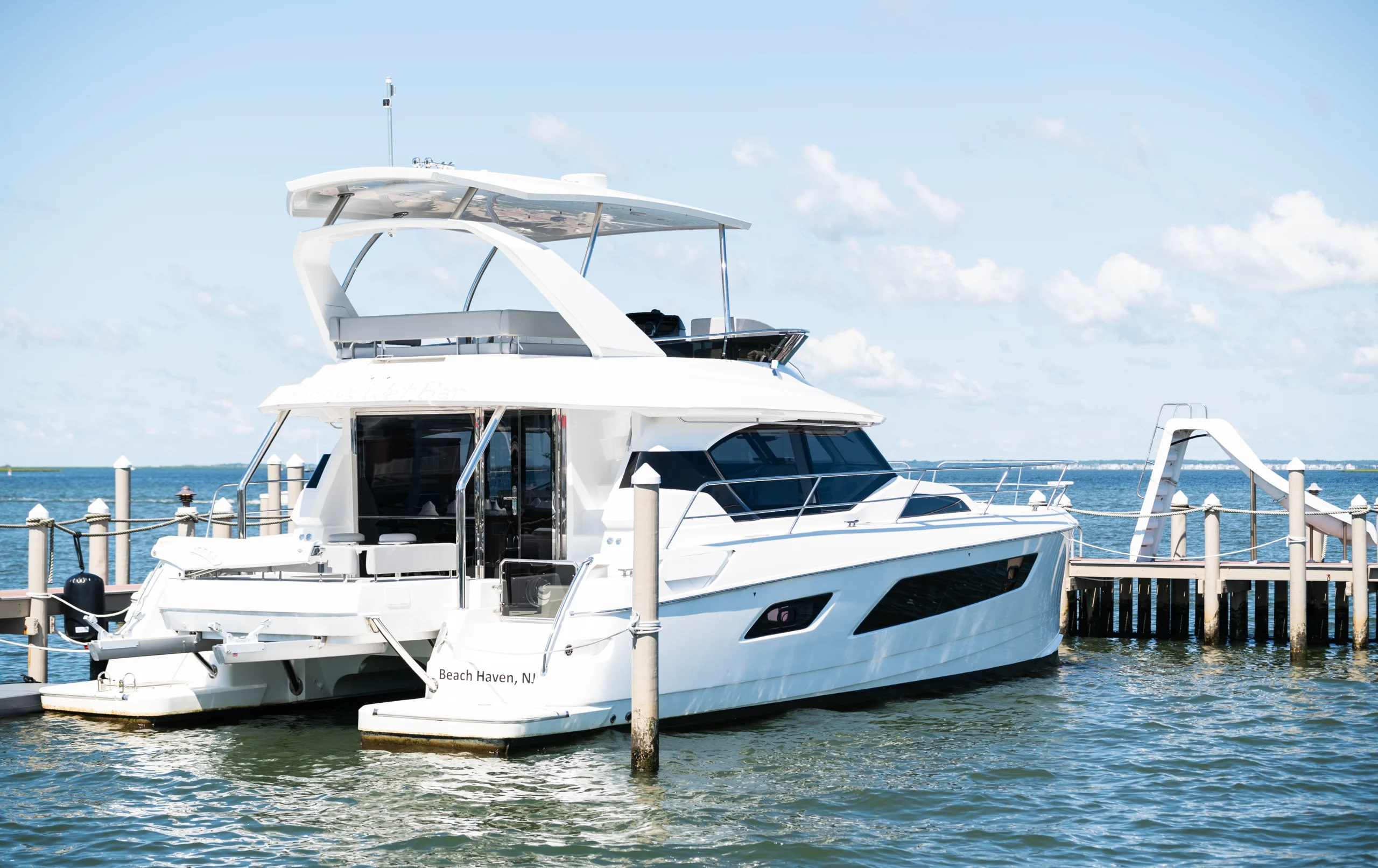 luxury-private-yacht-in-the-bay-long-beach-island-2023-11-27-05-30-11-utc